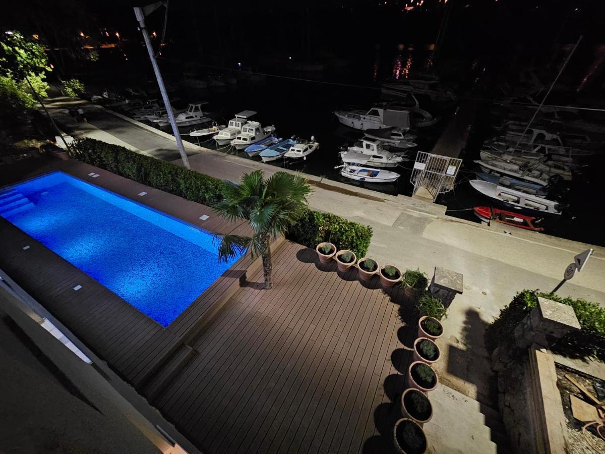 Villa Gaj Omisalj ภายนอก รูปภาพ